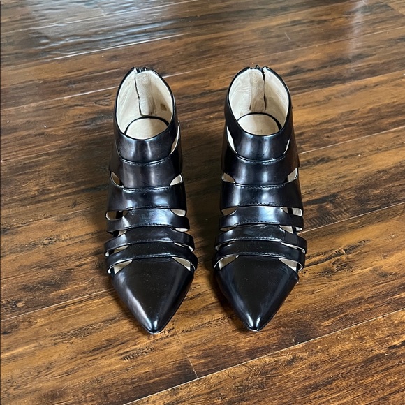 L.A.M.B. Darius Black Strappy Cutout Pointed Ankle Booties Size 8 - Picture 12 of 15